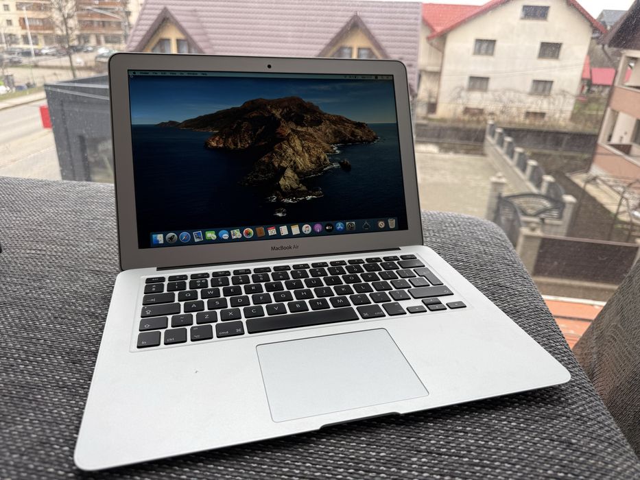 Macbook Air i5 8gb 256gb 165cicluri