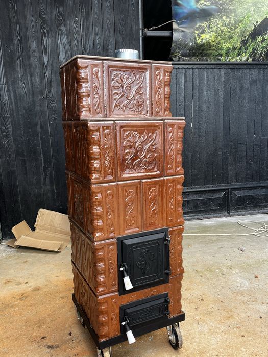 Soba de teracota montata pe roți.