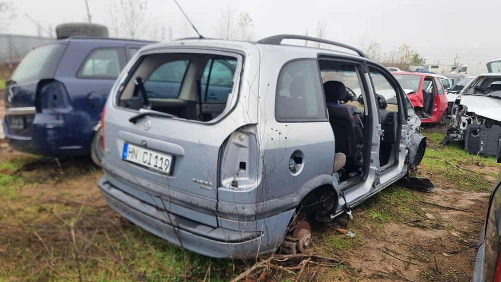Opel zafira portbagaj usi usa stopuri bara aripa lonjeron electromotor hayon oglinda Oglinzi alternator roti rezerva geam pompa fuzeta cutie viteze