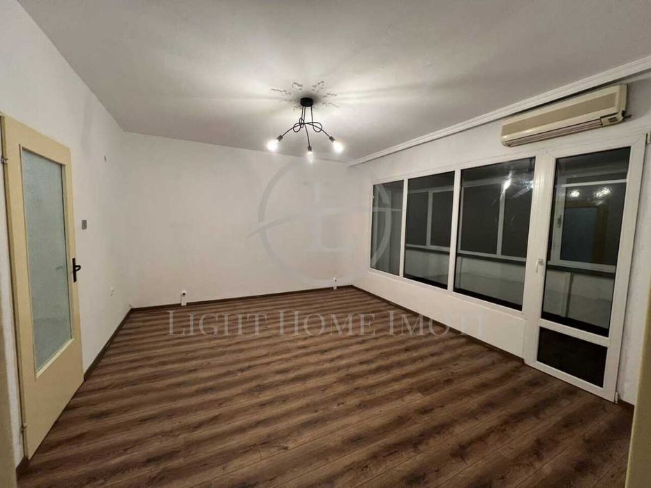 Продава се Тристаен апартамент в Пловдив, Кючук Париж - 87 кв.м за 2009 €/кв.м - Снимка #1