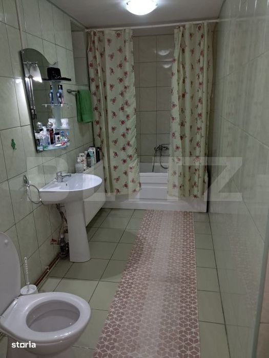 Casa de vanzare, 6 camere, 535 mp, zona Varias