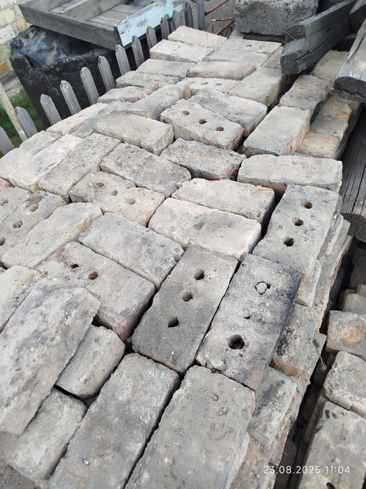 Продам б/у кирпич