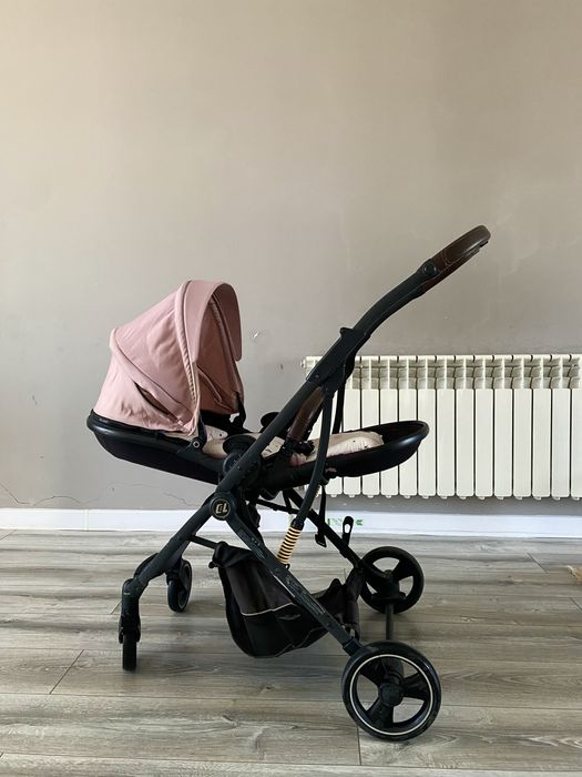 Продается коляска . Цена 15000тг