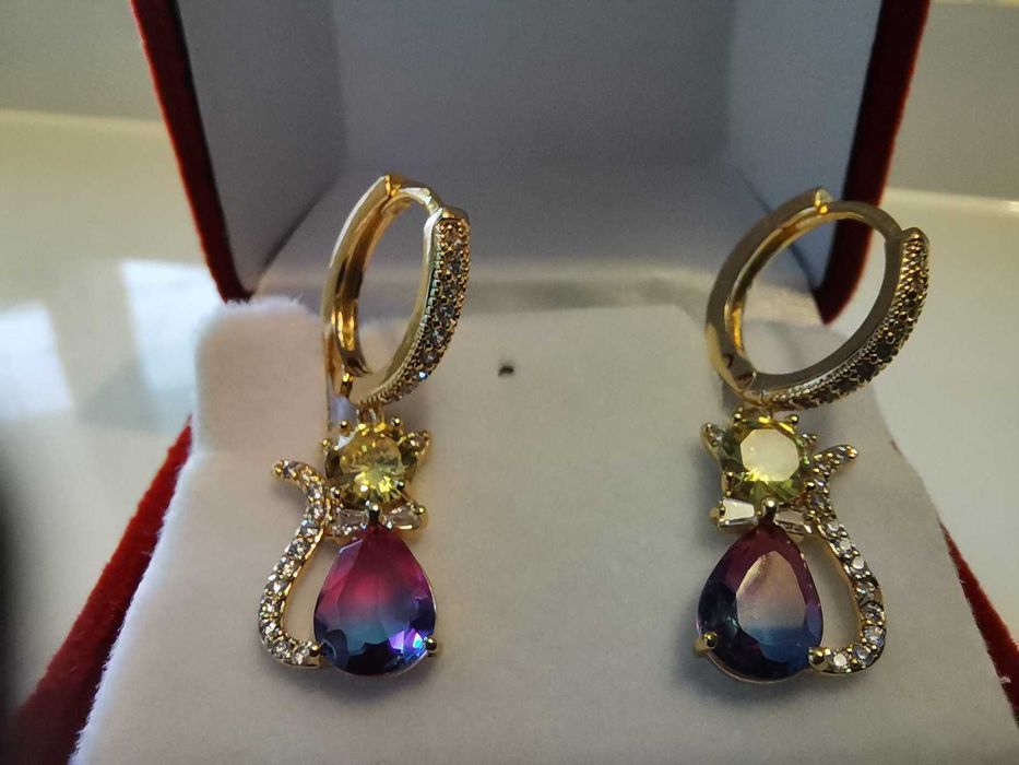 cercei din cristale include cutia