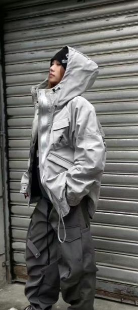 Продам молодёжную ветровку