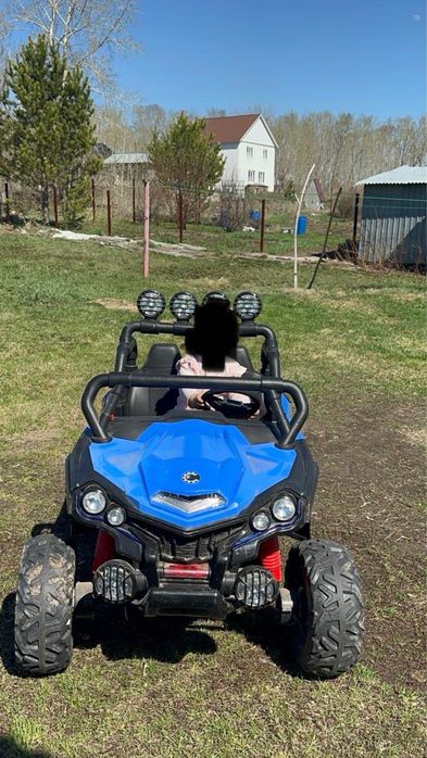 Продам машинку детскую