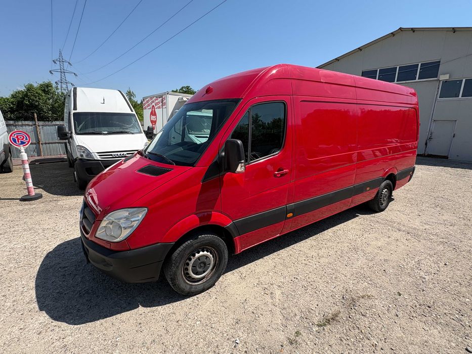 INCHIRIEZ duba autoutilitara MERCEDES Sprinter LUNG 3,5 t Fara SOFER