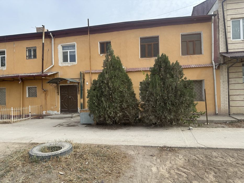 Уйлар сотилади 2-каватли нотурар ва орасилан эшик очилган 5-хонали уй