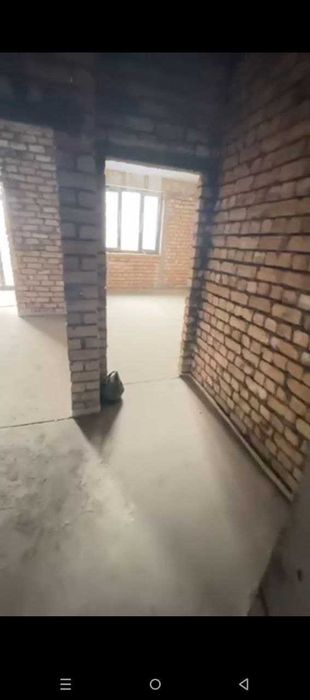 Nuravshon chorraxasida  1 xonali 4 etaj kvartira sotiladi