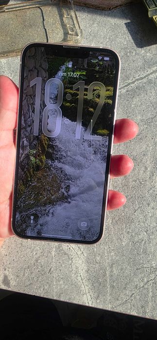Телефон IPhone 13