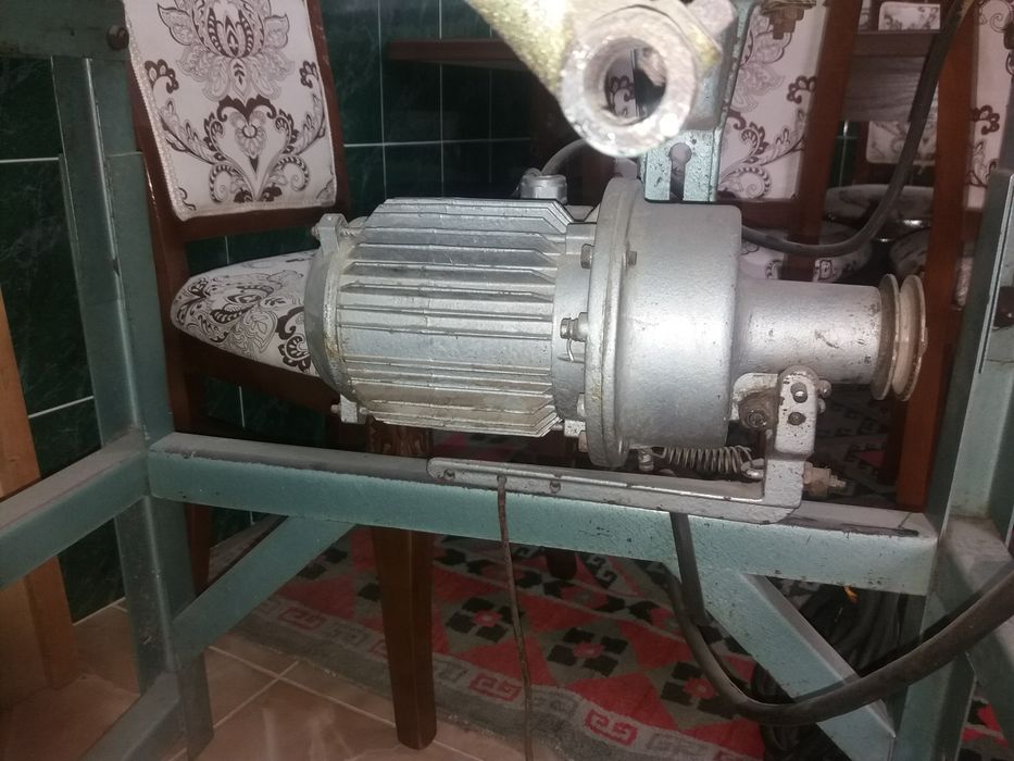 Срочно продаётся швейная машинка 1022 класса