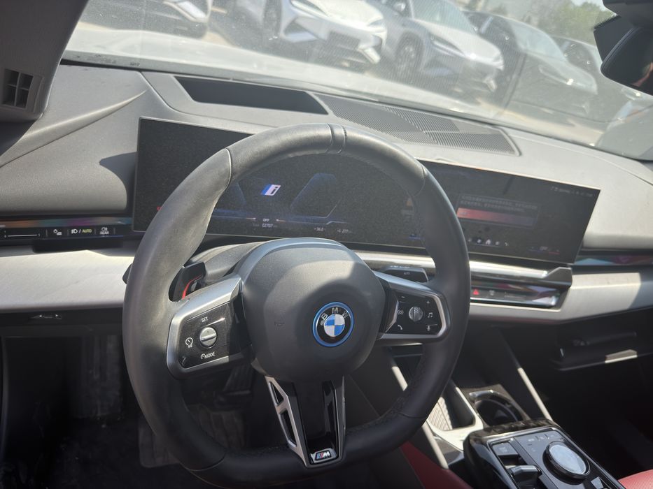 Naht vaNasiya savdo BMW i5 40L M-Sport 2025