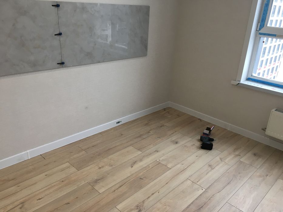 Укладка ламината монтаж плинтуса