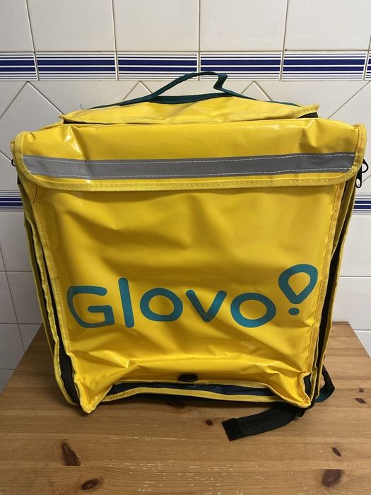 Geanta glovo aproape noua