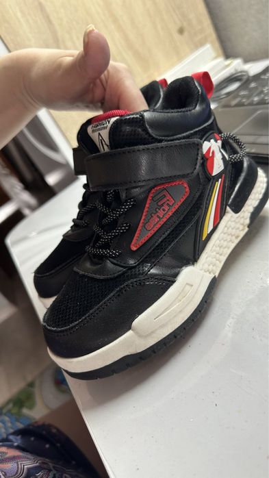 Продам ботинки для мальчика осень весна