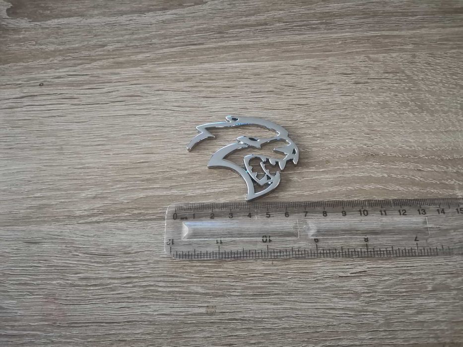 Hellcat лого сребриста емблема дясна