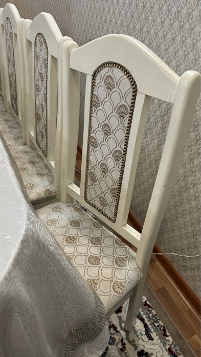 Стол со стульями