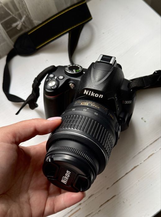 Nikon D3000 + объектив + сумка + флешка