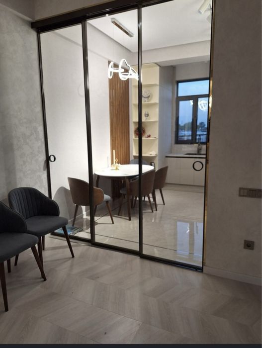 Стеклянные раздвижные межкомнатные перегородки  двери Loft