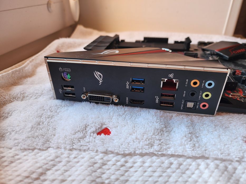 Материнская плата Asus Rog strix lga1151