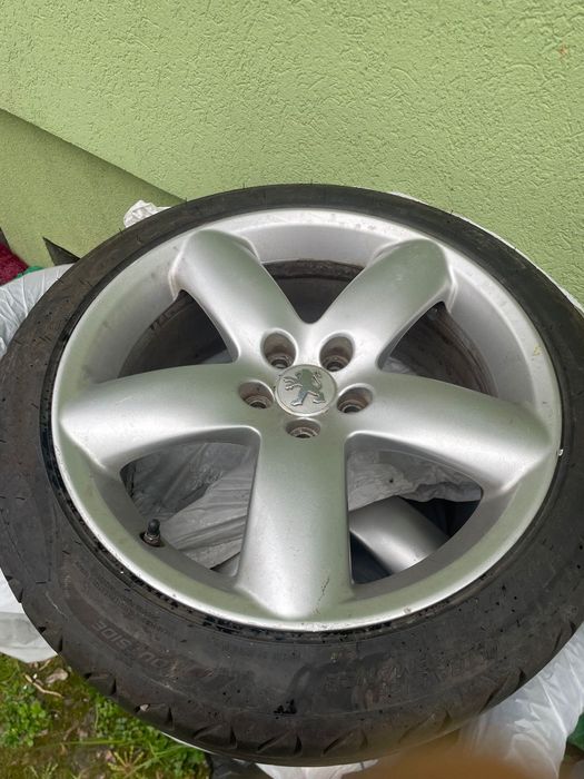 Vând 4 jenți 18inch cu cauciucuri aproape noi