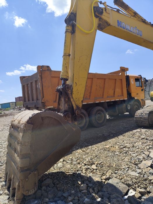 Экскаватор коматсу