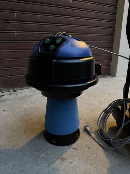 Vând aspirator cu 3 motoare aproape nou
