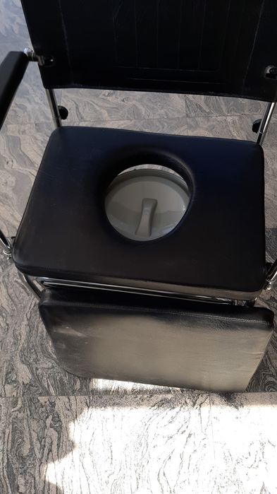 Scaun cu WC second hand Trendmobil - latime sezut 60 cm - max. 220 kg