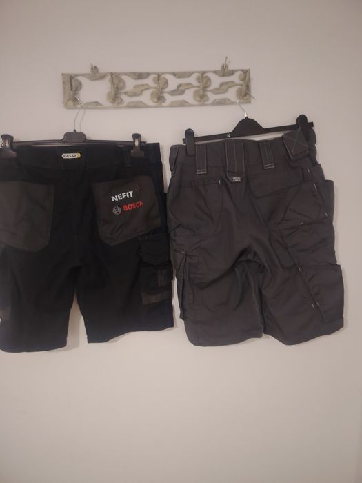Vînd pantaloni scurți bărbați protecție muncii mărimi M ,L XL 2 Xl  pret 100-150lei