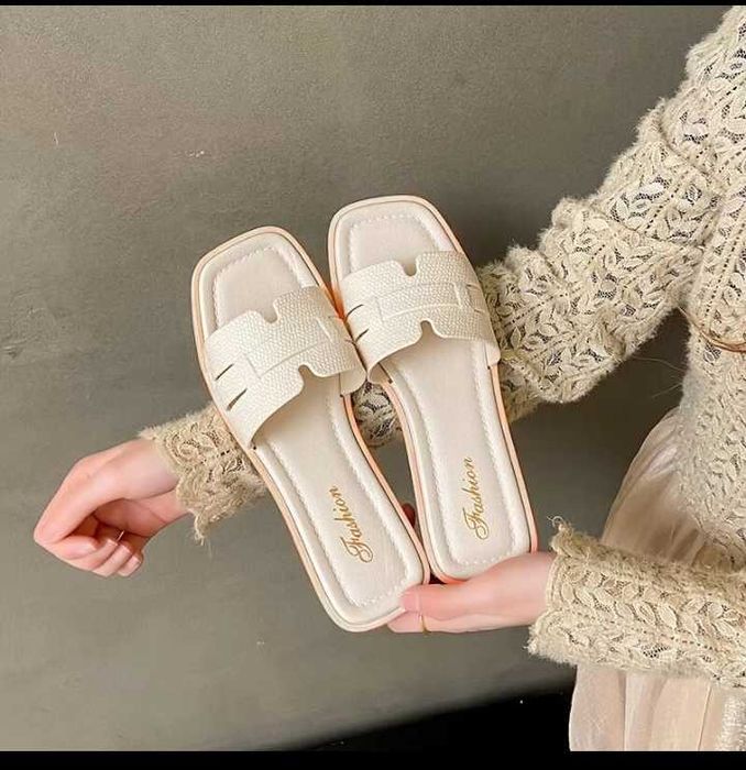 Xotinim oyoqlarini yoydi (VK fotosurati)