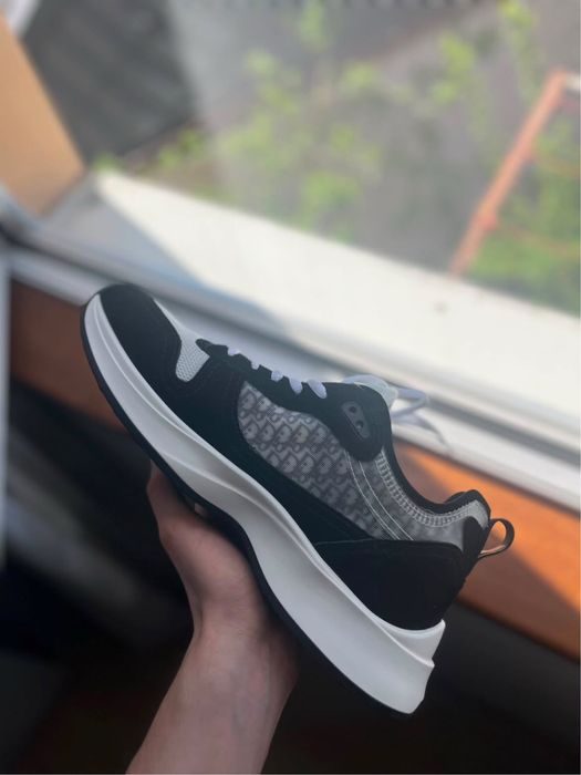 Dior B25 runners