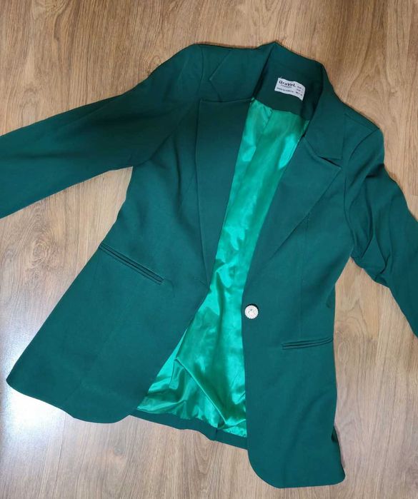 Зелен дамски костюм, нов