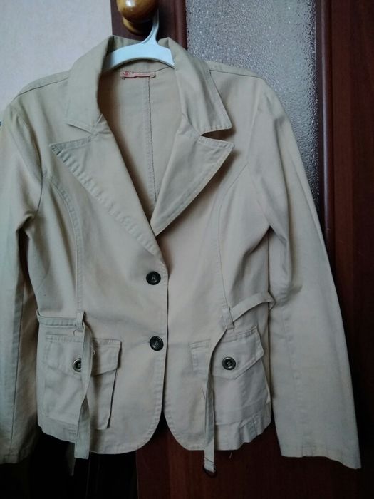 Лёгкие молодёжные куртки.