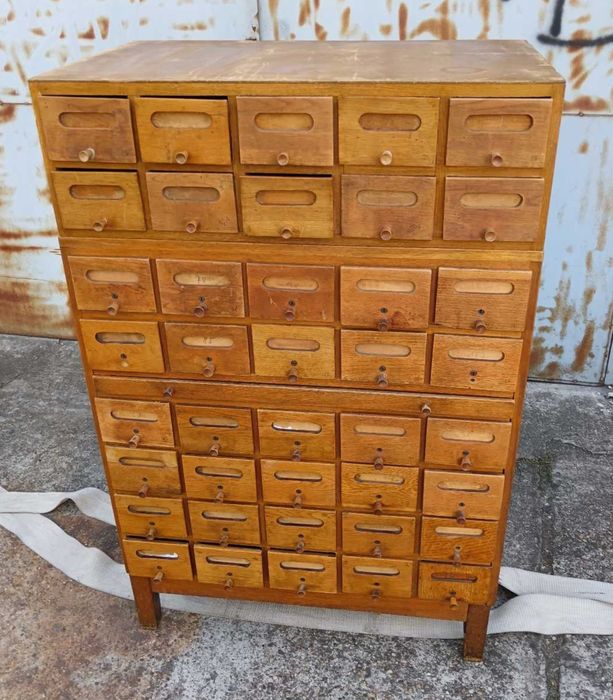 Mobila-dulap cu multe sertare din lemn.Vintage