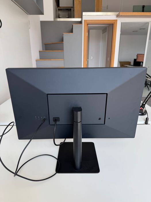 Монитор LG 27” UltraFine 5K IPS Monitor with Thunderbolt & 500Nits