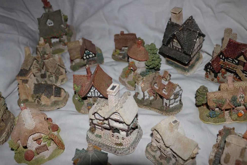 Прекрасна колекция ръчно изработени английски къщички David Winter