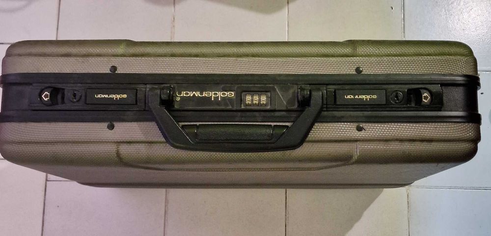 Ретро дипломатическо куфарче със опция за заключване