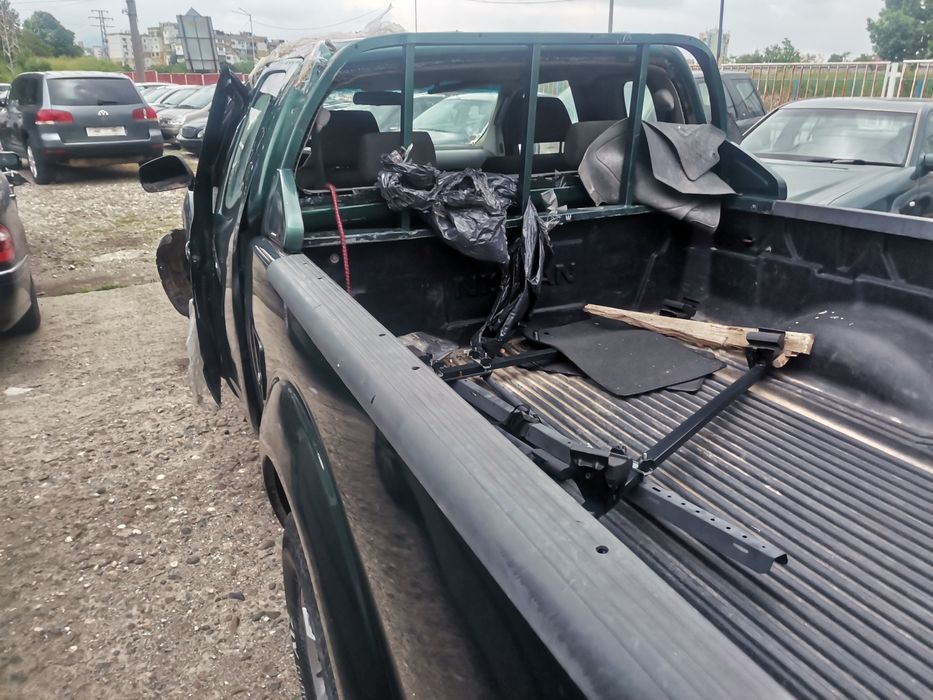 Nissan navara 2.5dci yd25 171кс за части внос Италия