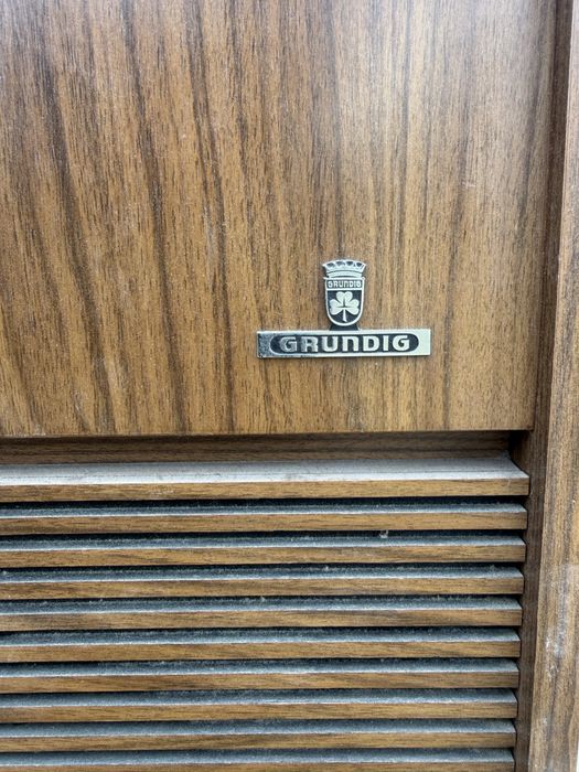 Ретро стерео радиограмофон Grundig Automatic 36 с радио и вградени колони