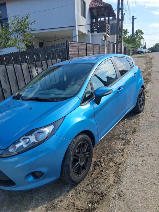 Vând Ford Fiesta