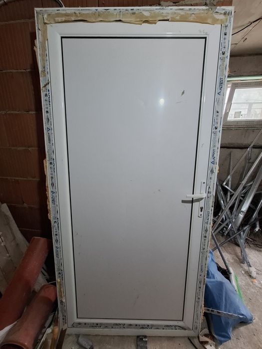PVC врата демонтирана