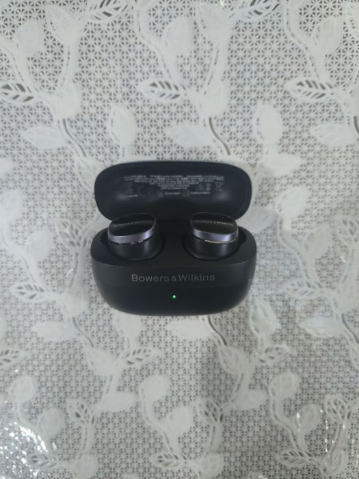 Беспроводные наушники Bowers & Wilkins Pi8 (отличное состояние)