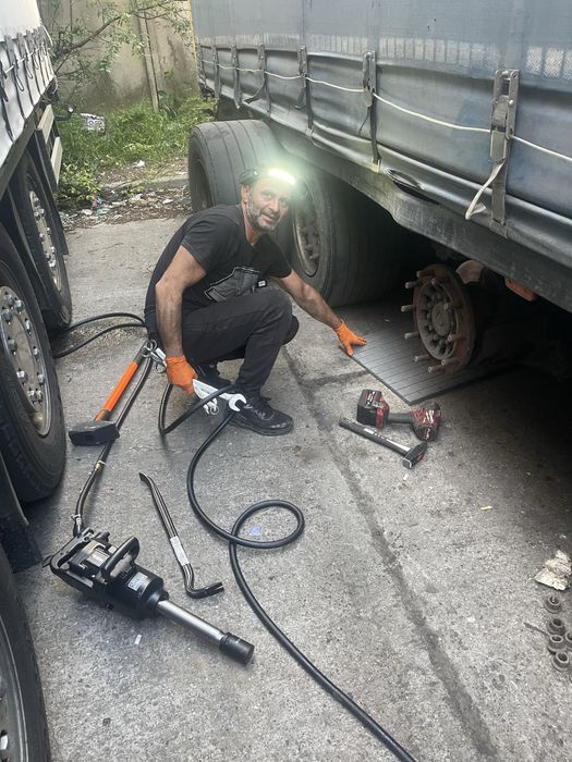 Tractări Auto NON-STOP •DEPANARI SI VULCANIZARE MOBILA CAMIOANE• Vulcanizare Mobilă • Service Mobil • Asistență Rutieră 24/7