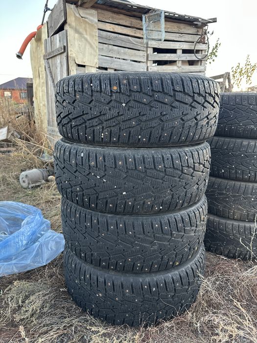 Продам 2 комплекта шин