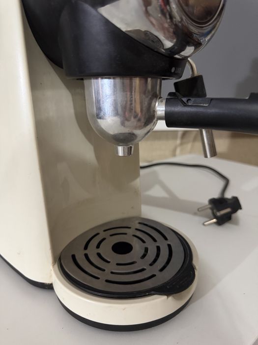 Продам мини кофемашину Polaris