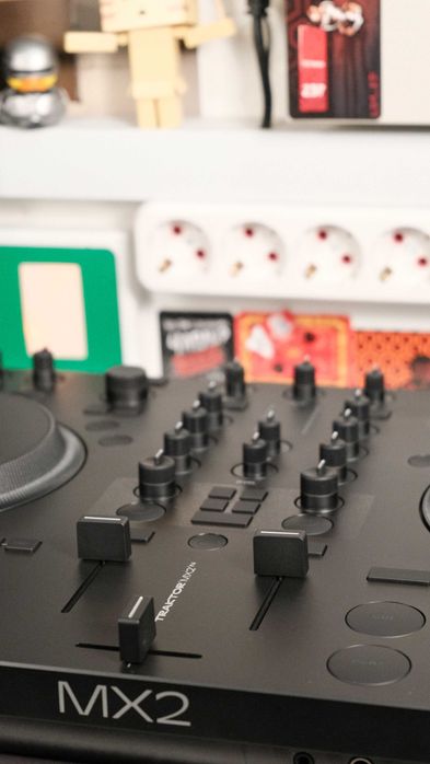 Native Instruments Traktor MX2 DJ контроллер