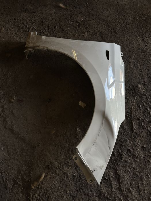 Продам крыло для хюндай акцент