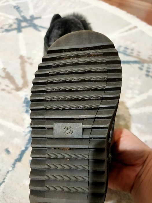 Продам угги серые и валенки черные