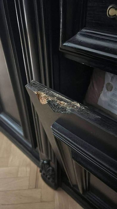 Дълга черна секция