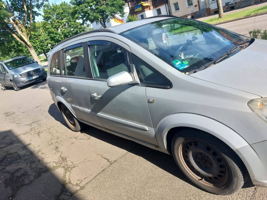 Masina opel zamfira